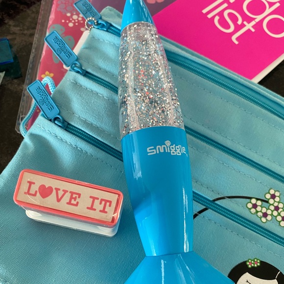 Smiggle’s Gift Bundle - Picture 6 of 8
